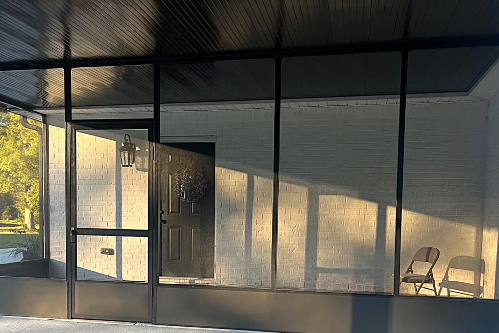 small black screen room